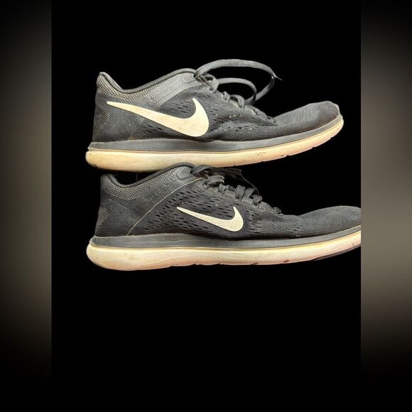 Nike women’s Flex Run size 7M black with white trim running shoes pre-owned - Picture 6 of 9